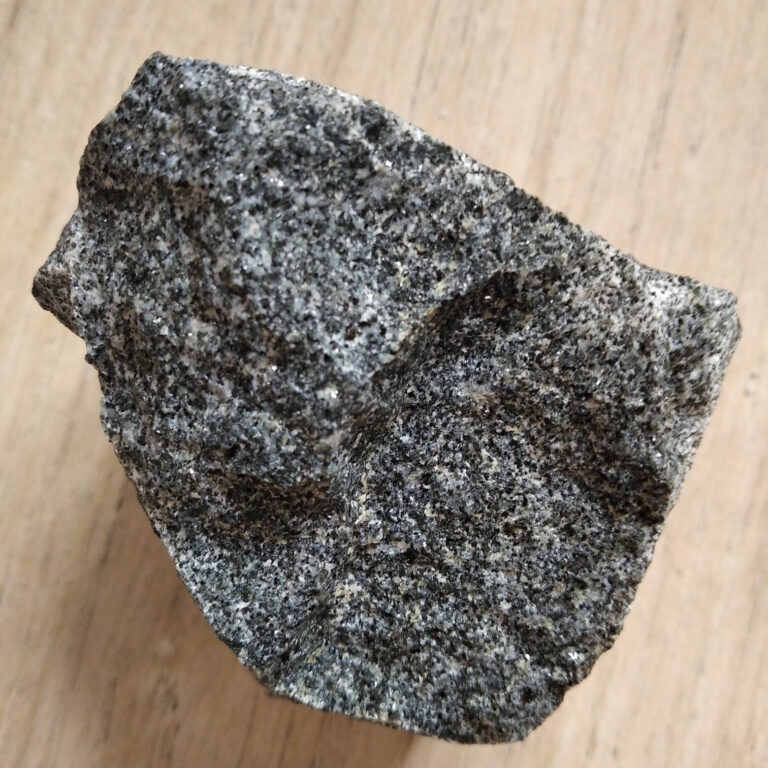 edugeologia-muzeum-dioryt-monzodioryt